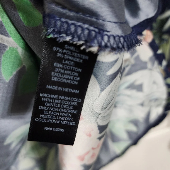 👸👕 #022 Express 3/4 sleeved printed top in size Small - Picture 12 of 12